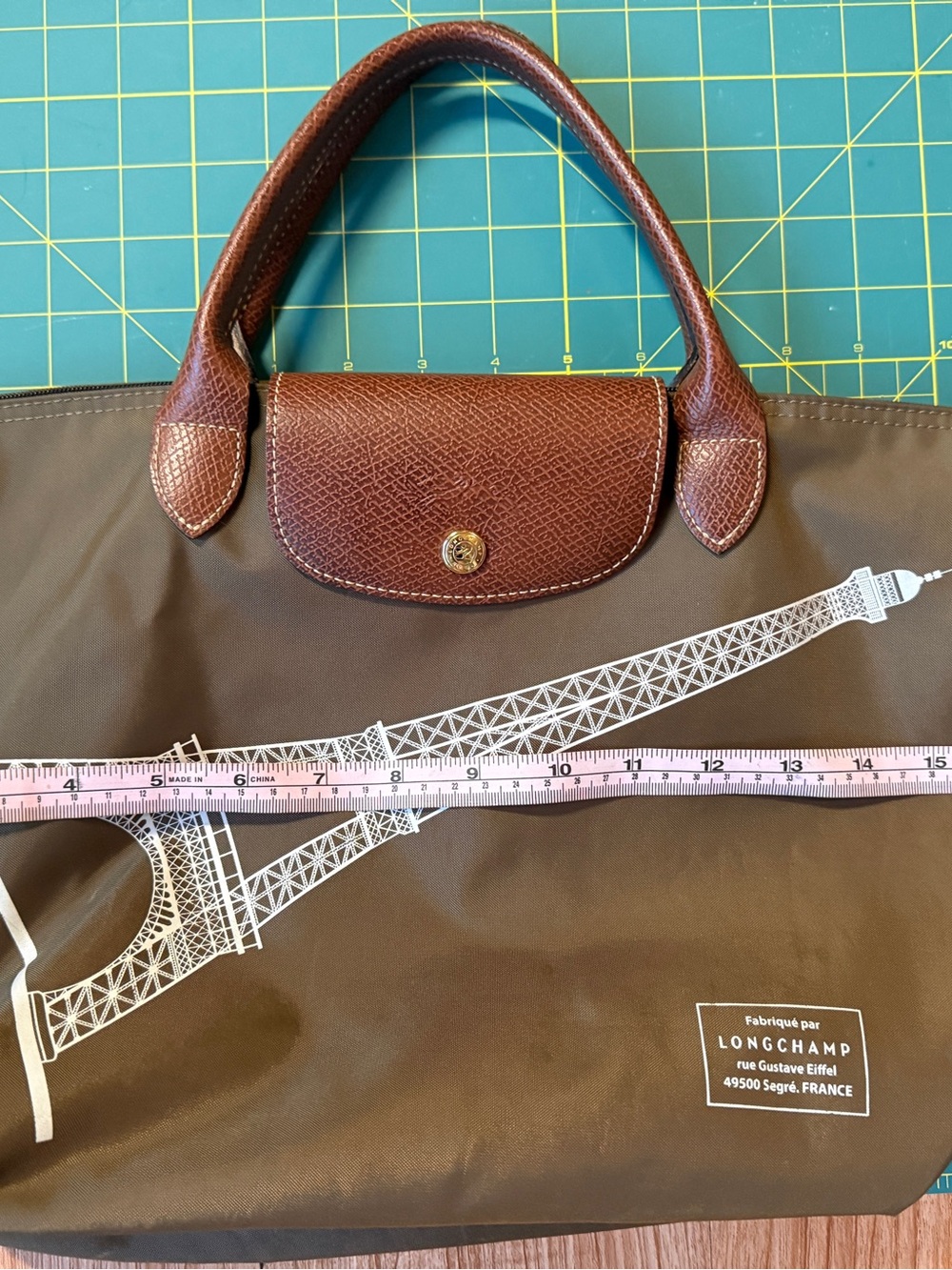 Very Good condition
LONGCHAMP Women’s special edition Olive Green Tote Bag - Picture 9 of 10